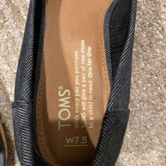 Denim Toms wedge open-toed shoes - size 7.5 - Picture 4 of 4
